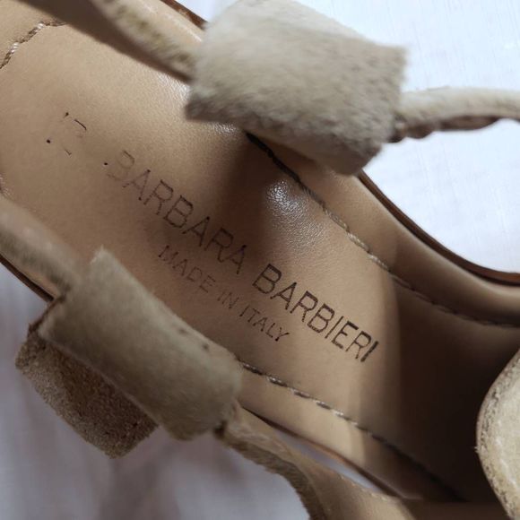 Barbara Barbieri beautiful 100% Sueded leather made in Italy wedge sandals. - Picture 11 of 12